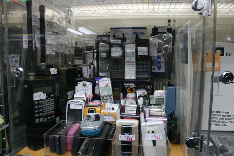Illustration for article titled 'Antique' Gadget Sellers Market Features Amazingly Rare Tech